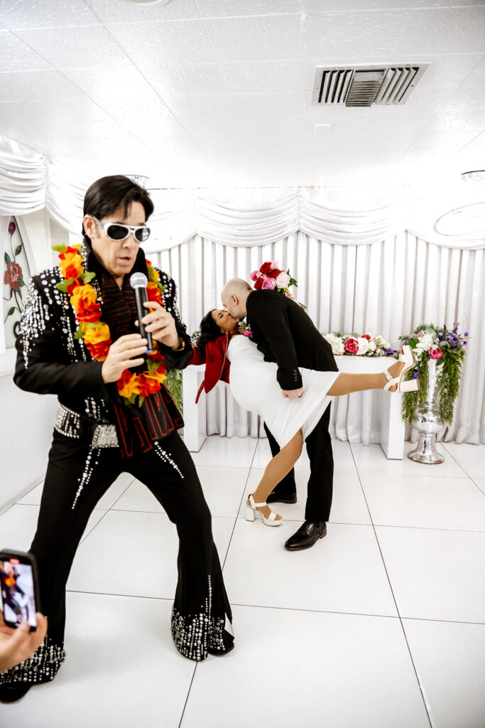 elvis officiant las vegas wedding